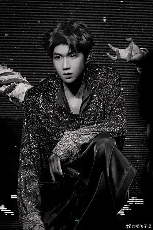 王源[超话]##王源演唱会爆改相亲角#   太帅了结婚!  @tfboys-王源