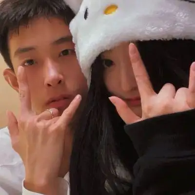 情侣头像简单干净大方一左一右甜蜜情侣高清微信头像图片大全