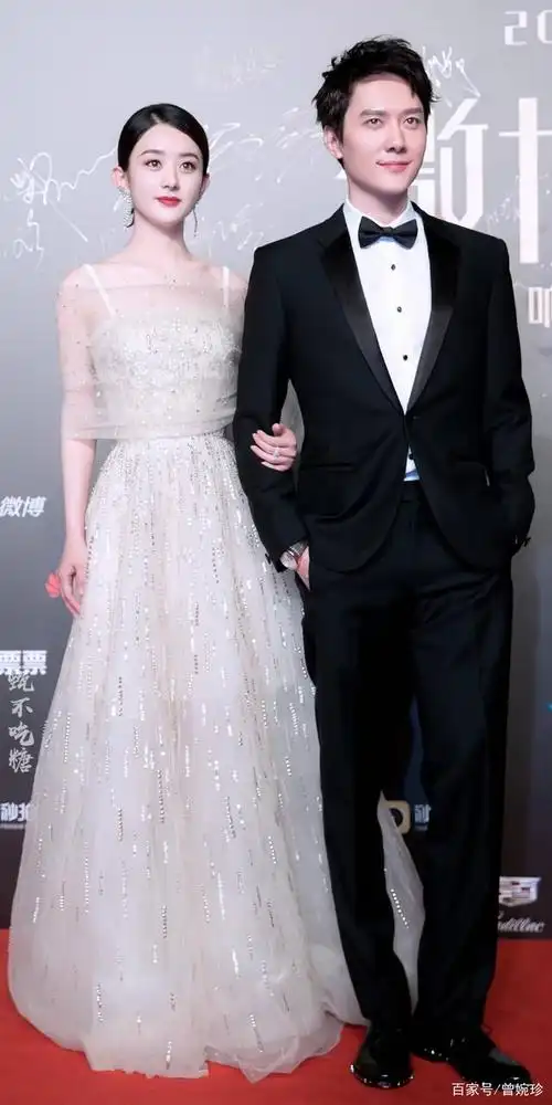 冯绍峰和赵丽颖,夫妻出席活动合照