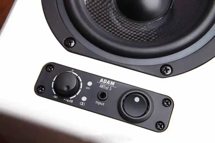 发烧入门:音箱入门更需认真把玩,亚当adam artist5有源监听音箱的深度