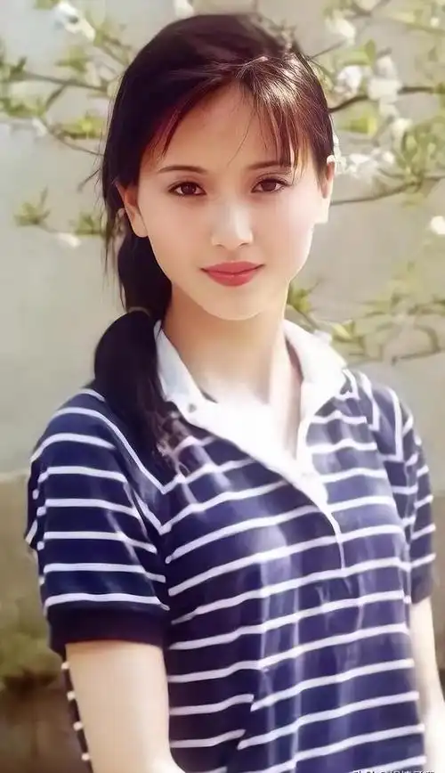 她是"江南第一美人",从不拍吻戏,当红嫁给初恋,50岁还演校花