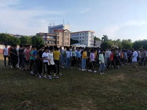 林屋中学《我和我的祖国共奋进——国旗下的演讲》教育活动