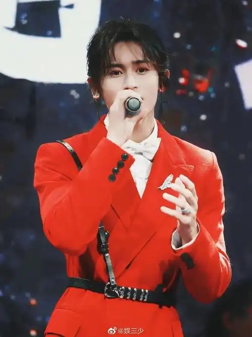 张哲瀚演唱会# 支持张哲瀚做的每一个决定,期待演唱会,期待《复古