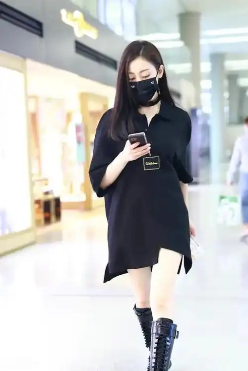 姐姐的腿不是腿塞纳河畔的春水女明星穿马丁靴大长腿好吸睛