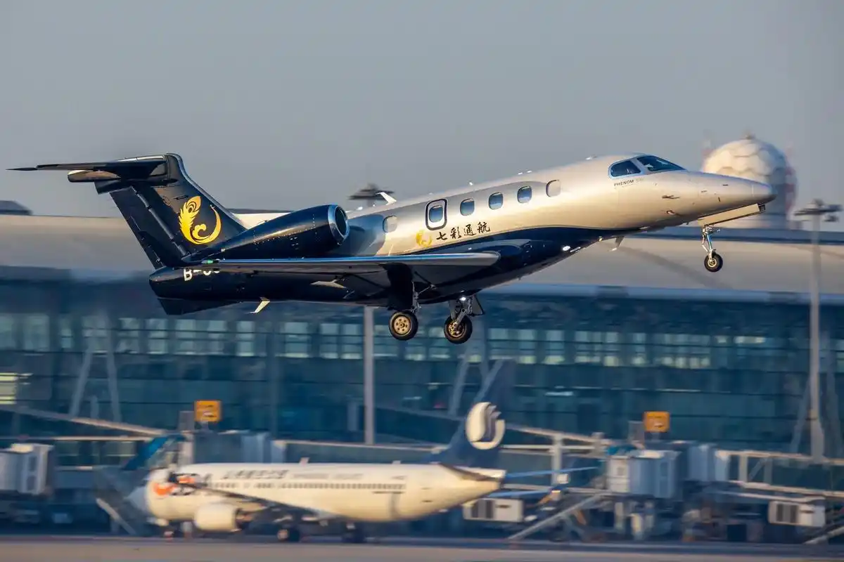 03年第一拍——七彩通航的飞鸿300小飞机遥墙起飞#追飞机的 - 抖音