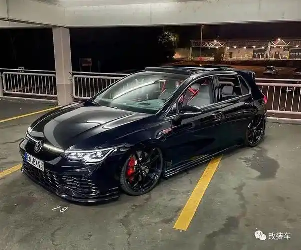 今天给大家带来的这台8代大众高尔夫gti,就是这种不走寻常路的改装