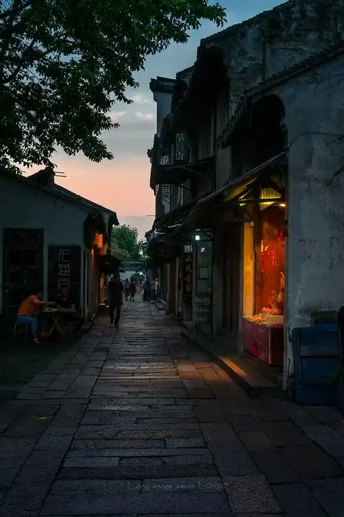 夕阳下的古镇