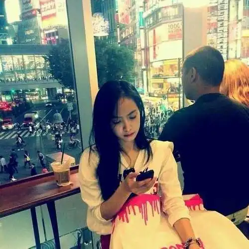 宋茜——ins更新图片(在日本逛街的姐姐)