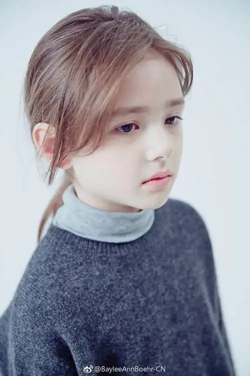 安利一个微博上看见的混血萝莉小女孩