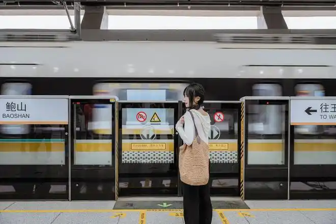 一个人的地铁站尼康全画幅微单相机z7ii作品