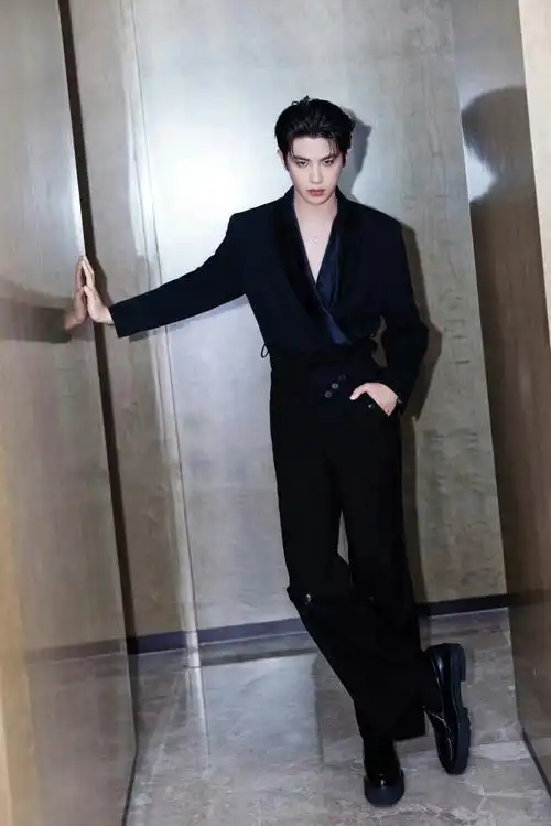 黄景瑜跟黄明昊推荐自己##黄明昊是懂摇人的