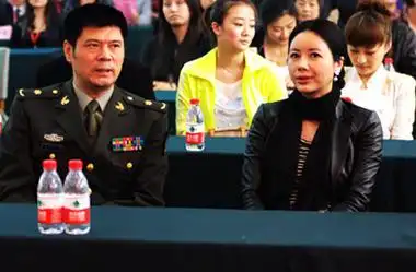 邓英加盟乡里彩虹城里雨风度熟女独挑大粱