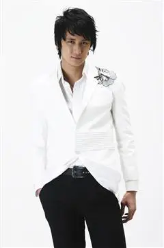 1英尺 体重:80kg/176磅 生日:1982-01-13 星座:魔羯座 性别:男 个人