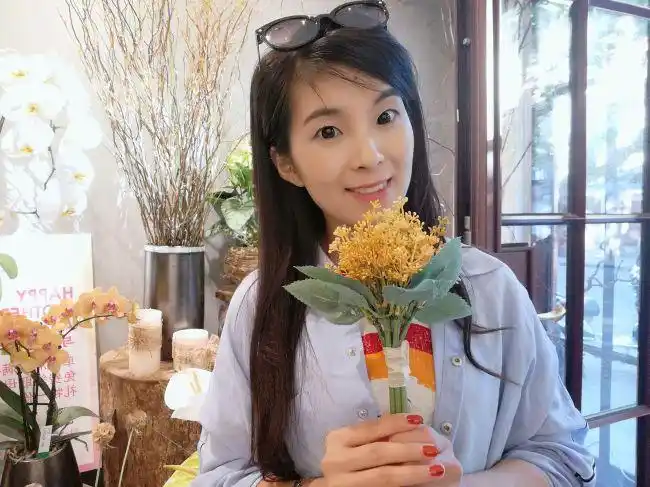 华为最牛美女产品经理成新晋网红教你一招玩转自拍