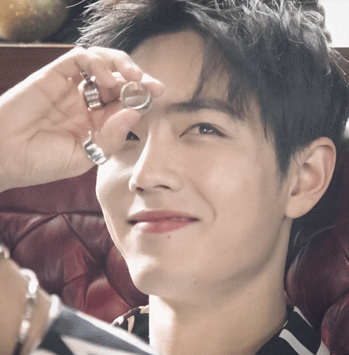 最近真的太想肖战了,看不到的时间,手机都不香了!