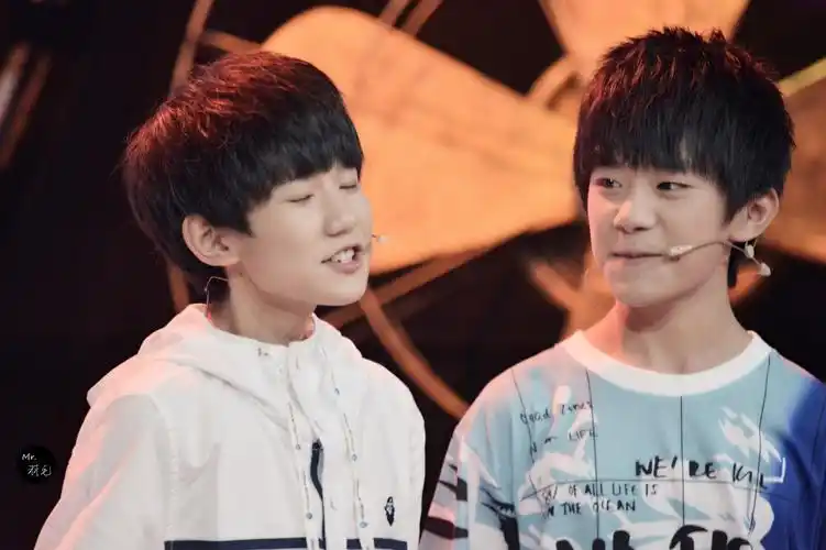 王源# 140828 年代秀 3p 这三张让人情不自禁哼出 "小背篓~晃悠悠.