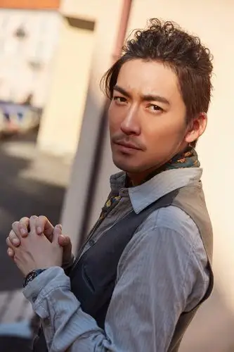 张博时尚街拍曝光 随性儒雅化身气质男神