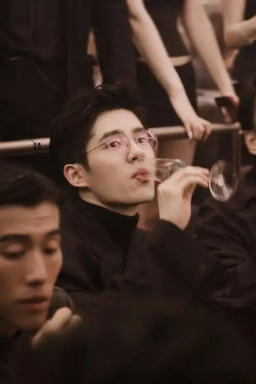 刘昊然 就是硬帅