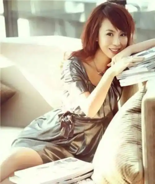 看到马丽年轻时候的颜值,我惊了!原来这么好看!_容颜_魅力_岁月