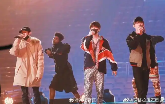 tfboys十周年未公开彩排图#近日,一组@tfboys组合的十周年未公开舞台