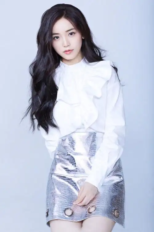 金雯昕1126生日粗卡,用角色历练演技,向品质女演员蜕变