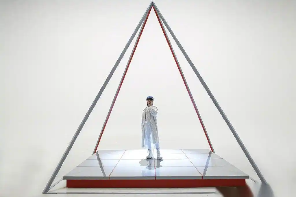 华晨宇「斗牛」"纯粹"版花絮照公开!纯净世界,灵魂纯粹~这组图太赞了!