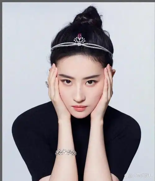 盘点那些女明星头戴皇冠的造型,真的太漂亮了,来看看谁的造型惊艳了你