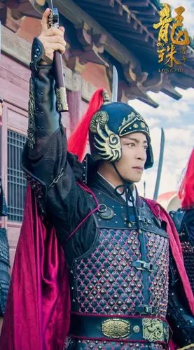 00正在热播,童年男神何中华在剧中分饰孪生兄弟李定国和李德福两角,被