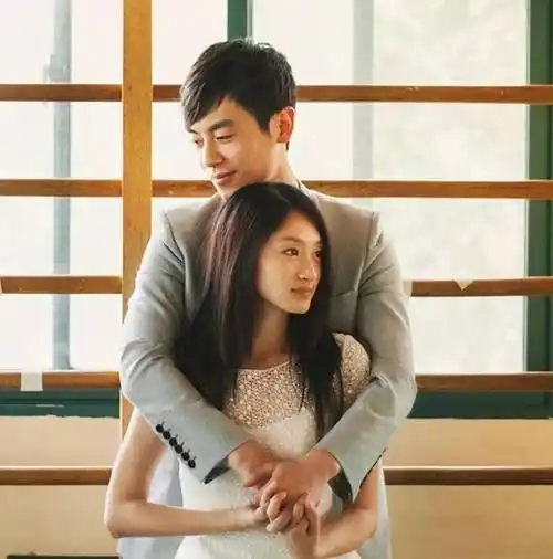 "宠妻狂魔"朱亚文:一家四口其乐融融,我的荷尔蒙只对老婆释放_父母