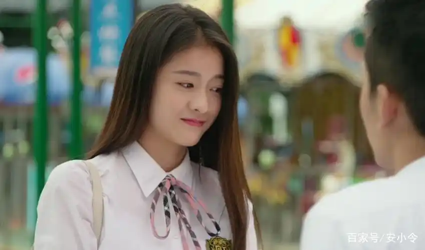 张雪迎在《青春最好时》中的唯美剧照,每一张都洋溢着青春的气息