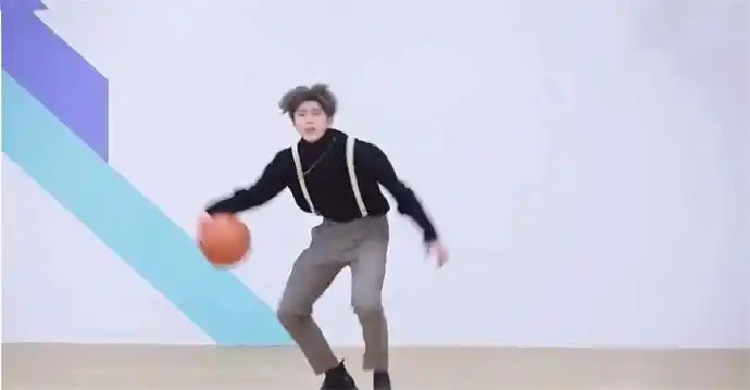 蔡徐坤打球来源处蔡徐坤自从成为了nba新春贺岁形象大使之后,可以说被