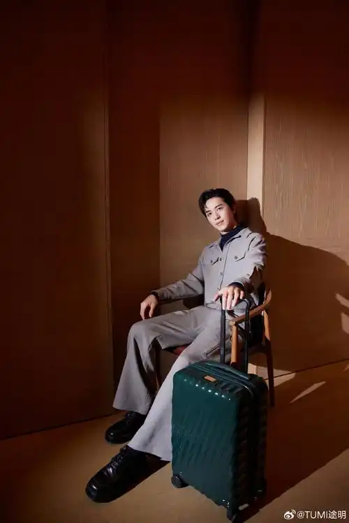 tumi「臻之美·行之途」限时快闪店已拉开帷幕演员@许魏洲zz惊喜登场