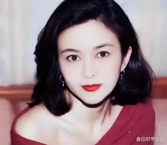 她是"香港第一美人",一生"风流",如今61岁,过得怎样?