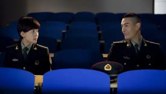 焦俊艳经超演绎军校情侣经超帅气回眸新浪娱乐讯 电视荧屏上的情侣档