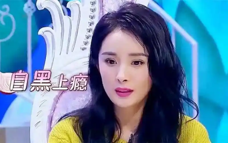 小s吐槽杨幂:你的嘴巴好臭!不料杨幂接下来的回答,堪称教科书