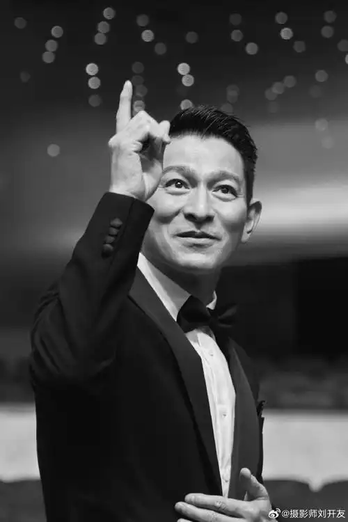 置顶地表最帅的那个男人来啦-#刘德华#  电影《红毯先生》退出春节档