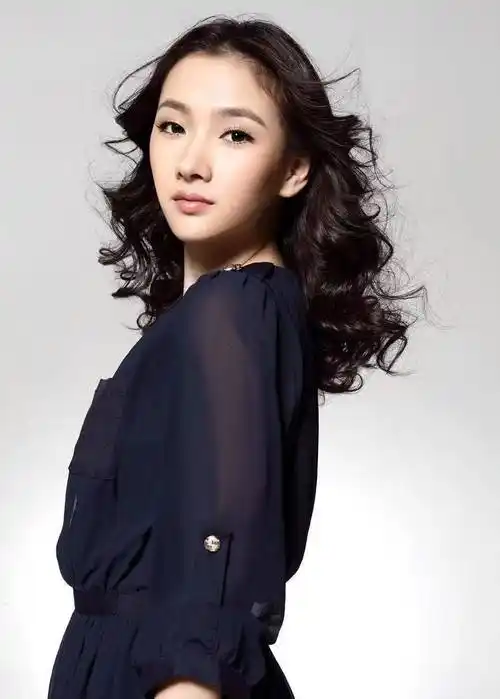 原创演员朱亚文放弃8年初恋单爱沈佳妮行走的荷尔蒙只对老婆释放