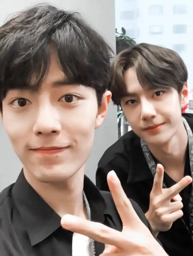 来自"肖避嫌"和"王避嫌"的双人合照#博君一肖#肖战王一博# - 抖音