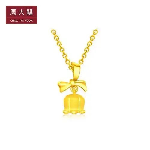 周大福可爱小巧蝴蝶结铃兰花足金黄金吊坠工费120计价f231731