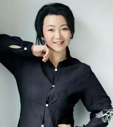 萨日娜:丈夫为成全她甘做家庭煮夫,如今两人恩爱如初,非常幸福