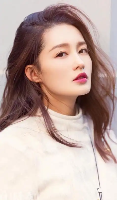 李沁:国家秘密培养她9年,却转身踏进娱乐圈,背后原因令人感慨