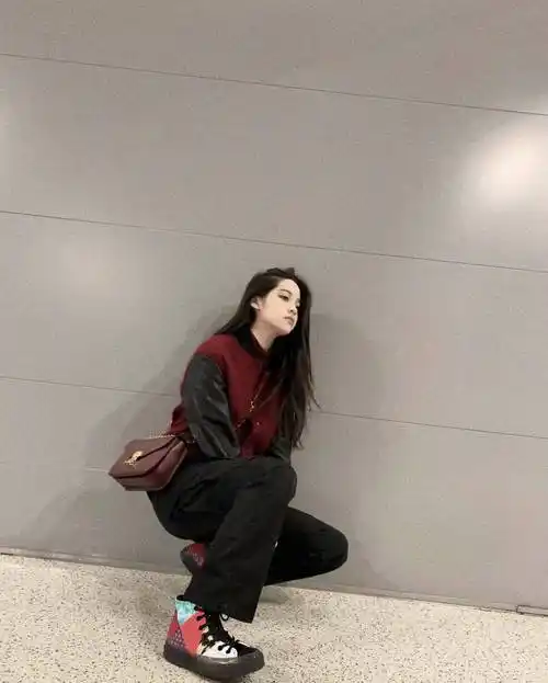 原创欧阳娜娜的校园风穿搭火了学生党照着学时尚百搭易上手