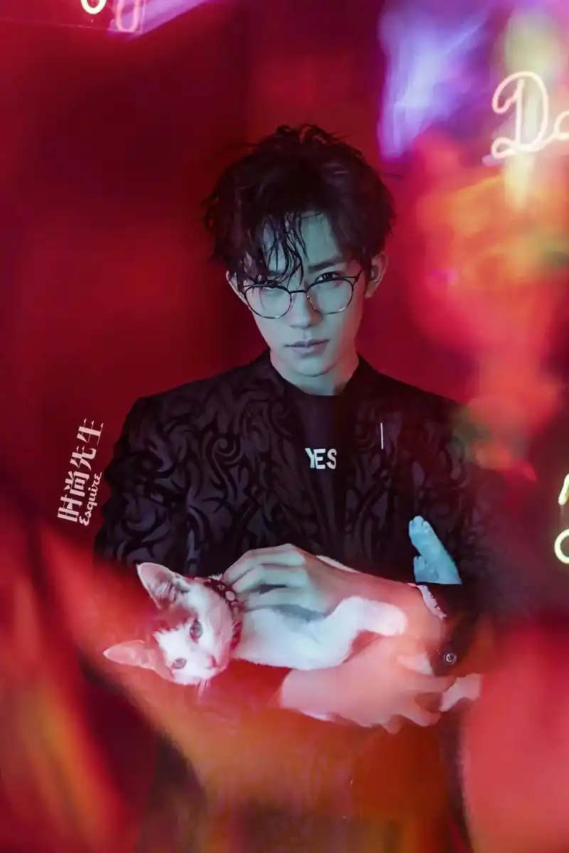 《时尚先生esquire》2018年11.易烊千玺 | 少年 - 抖音