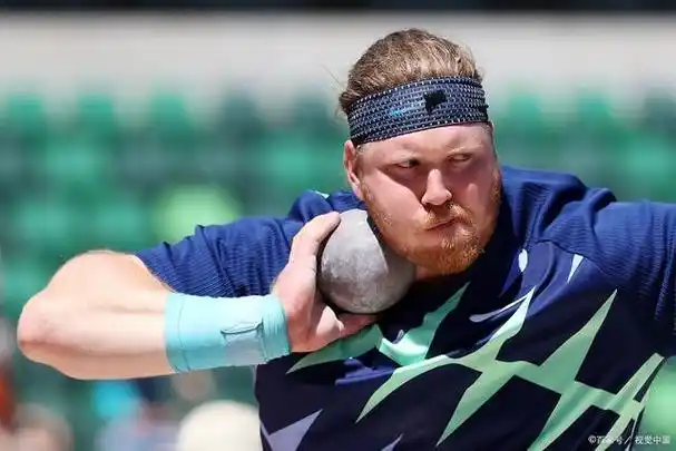 铅球作为田径项目中的一项重要项目,一直以来都吸引着众多运动员和