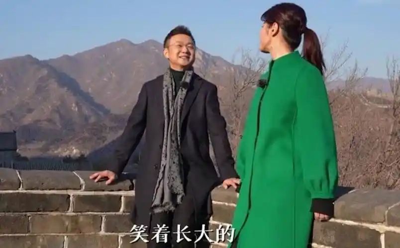 央视主播刚强与老婆合作眼里都是爱意春妮为他放弃17年丁克