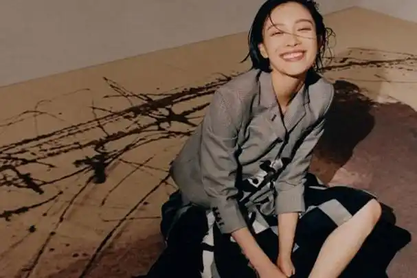 然而,后来有人爆料称,张艺谋和倪妮在酒店里待了整整三天,期间两人都