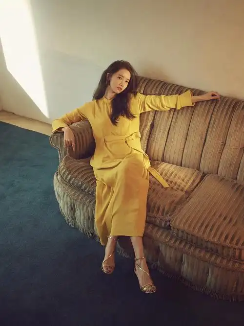 林允儿,长腿美女,衣品值得学习