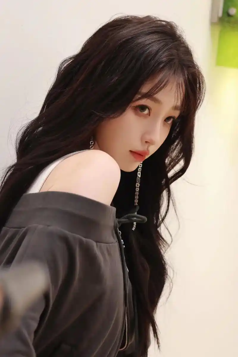 😘😘😘.#虞书欣 #dzzit风格代言人虞书欣 cr: