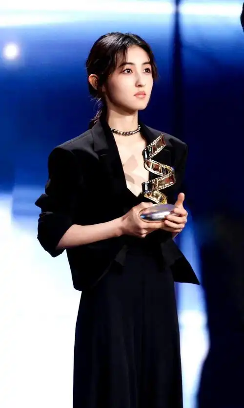 张子枫的身高会成为她未来演戏的最大阻碍吗