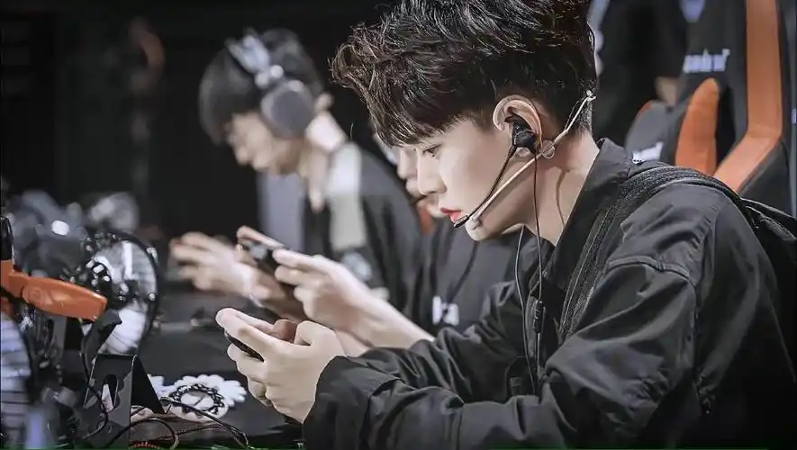 清晰,又好看的任嘉伦电脑壁纸,第一张真的是yyds!